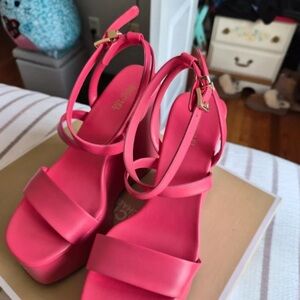 Guess Fuchsia Platform Sandals